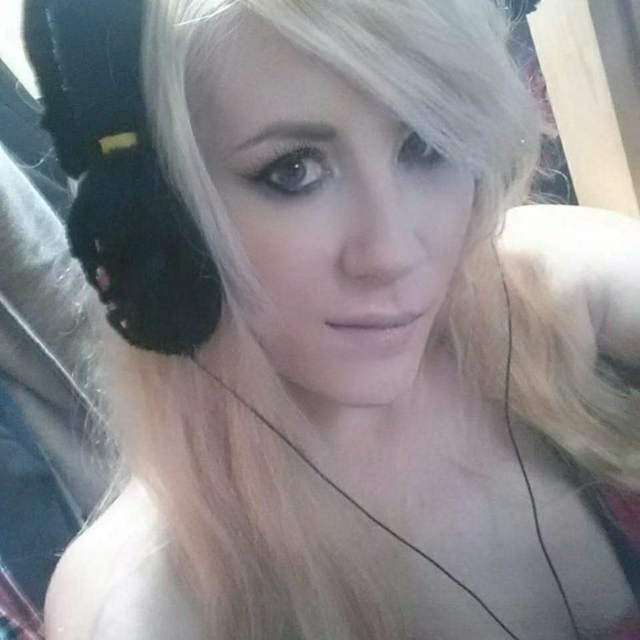 Hiya! I'm mostly here to buy for now :) - Picture 3 of 4